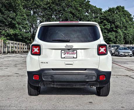 Alpine White Clearcoat 2023 Jeep Renegade Latitude