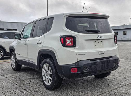 Alpine White Clearcoat 2023 Jeep Renegade Latitude