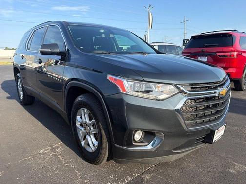 Graphite Metallic 2019 Chevrolet Traverse LT Leather