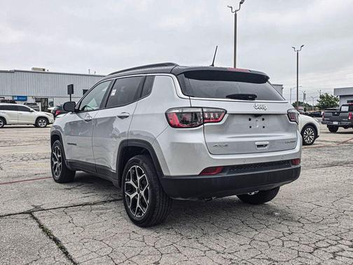 Silver Zynith Metallic Clearcoat 2025 Jeep Compass Limited