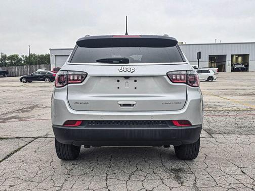 Silver Zynith Metallic Clearcoat 2025 Jeep Compass Limited