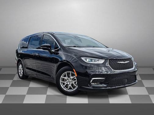 Diamond Black Crystal Pearlcoat 2025 Chrysler Pacifica L