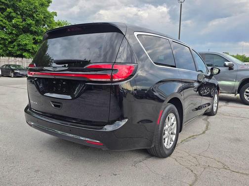 Diamond Black Crystal Pearlcoat 2025 Chrysler Pacifica L
