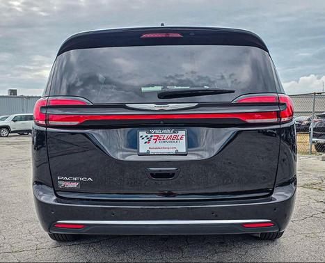 Diamond Black Crystal Pearlcoat 2025 Chrysler Pacifica L
