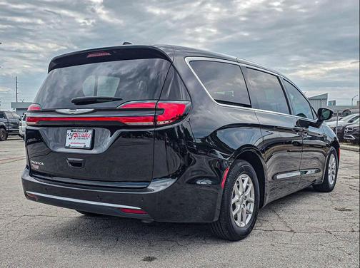 Diamond Black Crystal Pearlcoat 2025 Chrysler Pacifica L