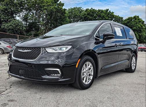 Diamond Black Crystal Pearlcoat 2025 Chrysler Pacifica L
