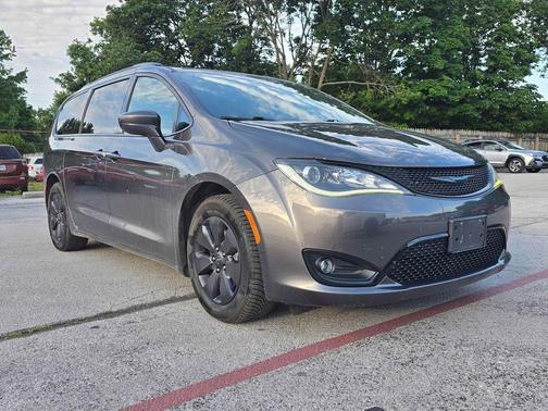 Granite Crystal Metallic Clearcoat 2020 Chrysler Pacifica Hybrid Touring L