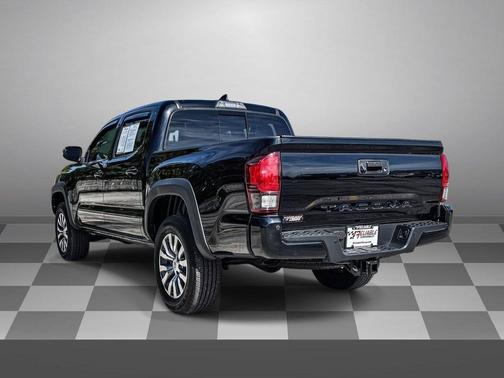 Midnight Black Metallic 2018 Toyota Tacoma TRD Off Road