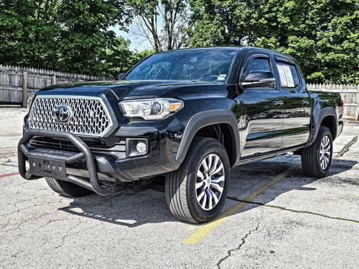 Midnight Black Metallic 2018 Toyota Tacoma TRD Off Road