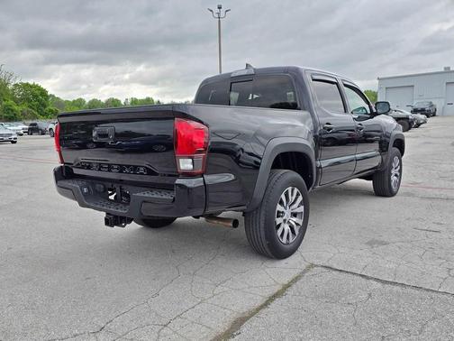 Midnight Black Metallic 2018 Toyota Tacoma TRD Off Road
