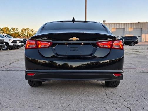 Mosaic Black Metallic 2022 Chevrolet Malibu FWD LT