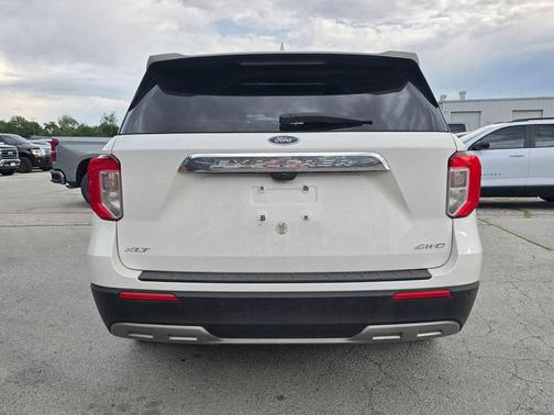 Star White Metallic Tri-Coat 2022 Ford Explorer XLT