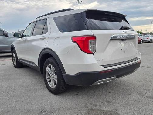 Star White Metallic Tri-Coat 2022 Ford Explorer XLT