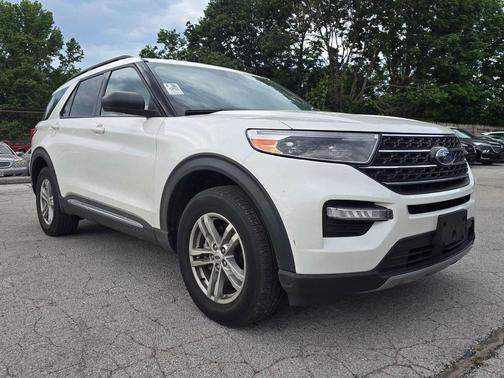Star White Metallic Tri-Coat 2022 Ford Explorer XLT