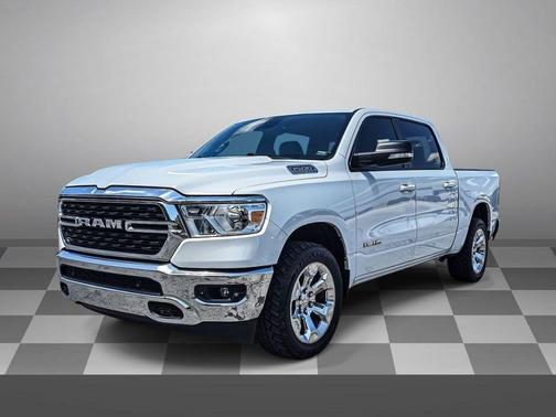 Bright White Clearcoat 2022 RAM 1500 Big Horn/Lone Star