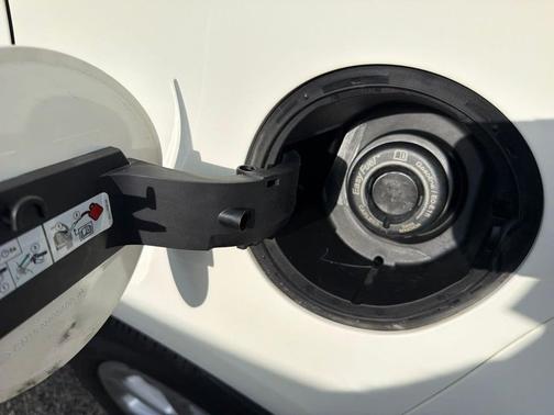 Diamond White 2020 Ford EcoSport SE