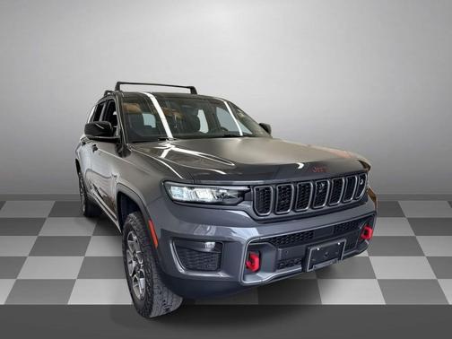 Baltic Gray Metallic Clearcoat 2022 Jeep Grand Cherokee Trailhawk