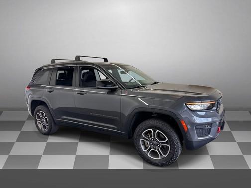 Baltic Gray Metallic Clearcoat 2022 Jeep Grand Cherokee Trailhawk