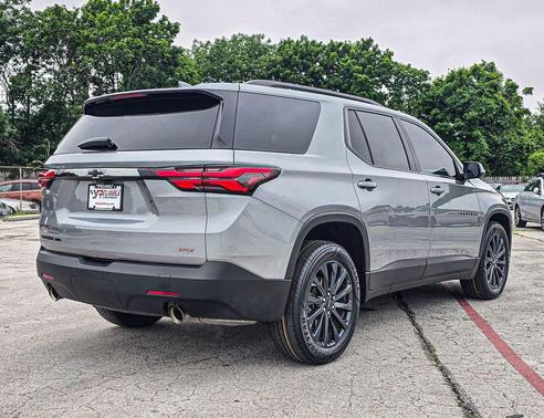 Sterling Gray Metallic 2023 Chevrolet Traverse RS