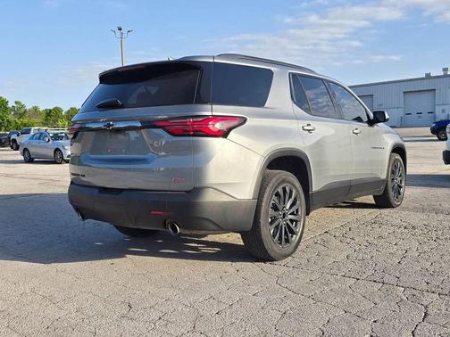 Sterling Gray Metallic 2023 Chevrolet Traverse RS