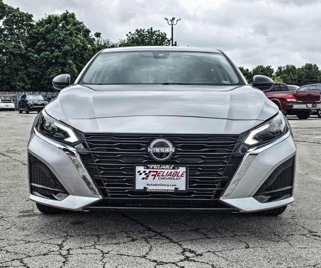 Brilliant Silver Metallic 2024 Nissan Altima 2.5 SV