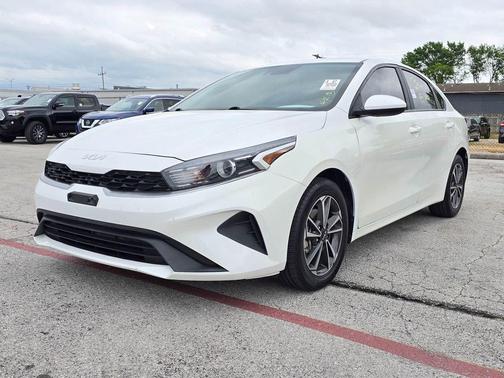 Snow White Pearl 2024 Kia Forte LXS