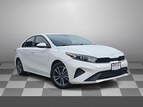 Snow White Pearl 2024 Kia Forte LXS