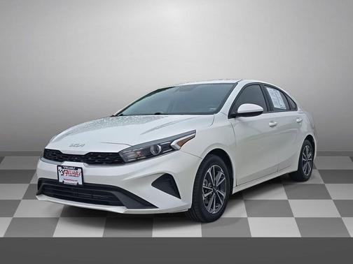 Snow White Pearl 2024 Kia Forte LXS