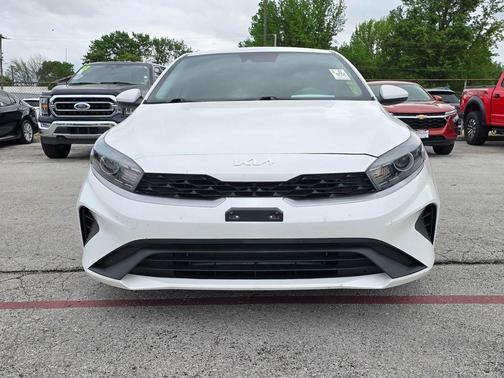 Snow White Pearl 2024 Kia Forte LXS