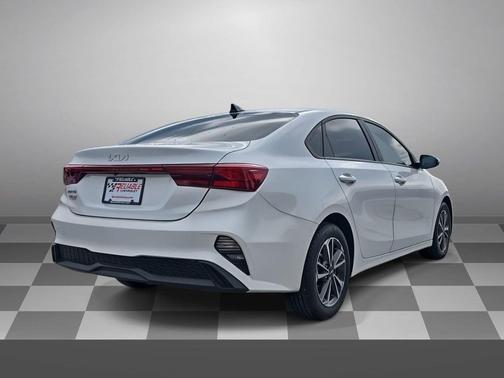 Snow White Pearl 2024 Kia Forte LXS
