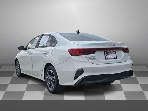 Snow White Pearl 2024 Kia Forte LXS