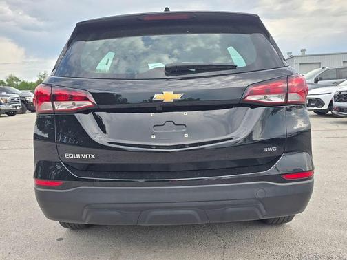Mosaic Black Metallic 2022 Chevrolet Equinox LS