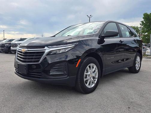 Mosaic Black Metallic 2022 Chevrolet Equinox LS