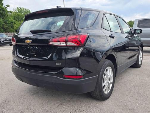 Mosaic Black Metallic 2022 Chevrolet Equinox LS
