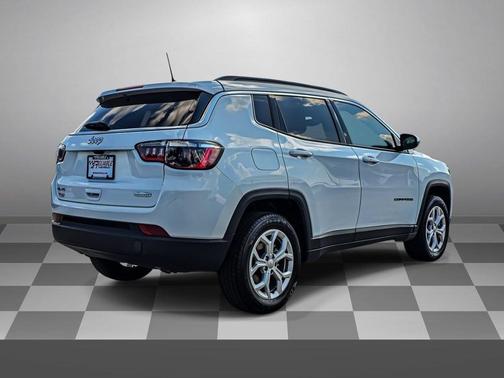 Bright White Clearcoat 2024 Jeep Compass Latitude