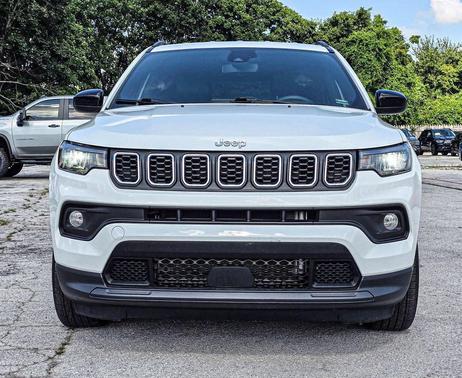 Bright White Clearcoat 2024 Jeep Compass Latitude