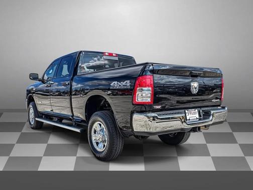 2021 RAM 2500 Tradesman Crew Cab 4x4 6'4' Box