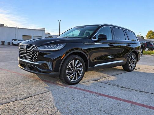 Infinite Black Metallic Clearcoat 2025 Lincoln Aviator Premiere