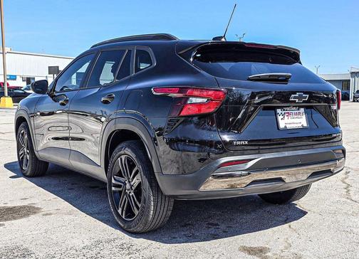 Mosaic Black Metallic 2025 Chevrolet Trax FWD ACTIV
