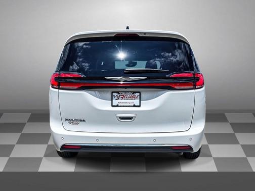 Bright White Clearcoat 2025 Chrysler Pacifica L