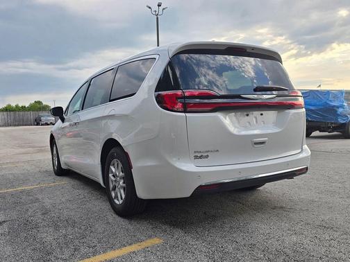 Bright White Clearcoat 2025 Chrysler Pacifica L