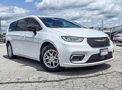 Bright White Clearcoat 2025 Chrysler Pacifica L