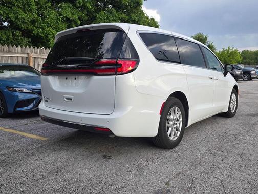 Bright White Clearcoat 2025 Chrysler Pacifica L