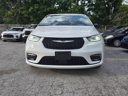 Bright White Clearcoat 2025 Chrysler Pacifica L