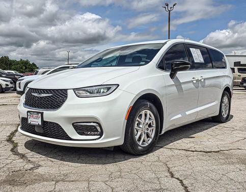 Bright White Clearcoat 2025 Chrysler Pacifica L
