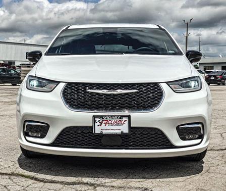 Bright White Clearcoat 2025 Chrysler Pacifica L