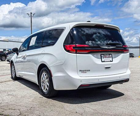 Bright White Clearcoat 2025 Chrysler Pacifica L