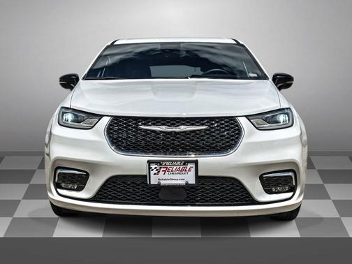 Bright White Clearcoat 2025 Chrysler Pacifica L
