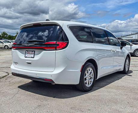 Bright White Clearcoat 2025 Chrysler Pacifica L