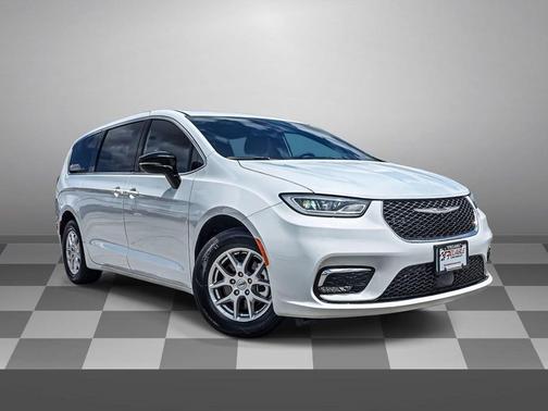 Bright White Clearcoat 2025 Chrysler Pacifica L